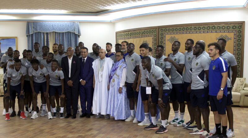 رئيس الجمهورية يستقبل فريق المنتخب الوطني بعد تأهله لنهائيات كأس أمم إفريقيا